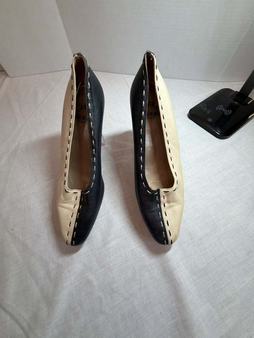 Laura Ferri Italy Vintage Two-Tone Whipstitch Block Heel Pumps